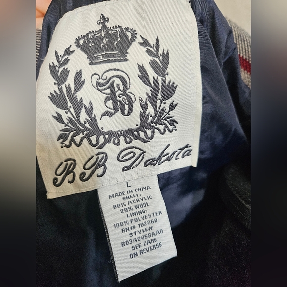 Classic Plaid Winter Jacket - Picture 7 of 8